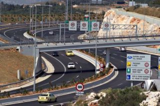 Σε «Ελλάκτωρ» και «J&P Αβαξ» το μερίδιο της Τράπεζας Πειραιώς στην Αττική Οδό