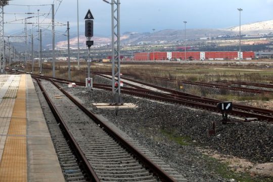 Και η COSCO μπαίνει στις γραμμές του ΟΣΕ