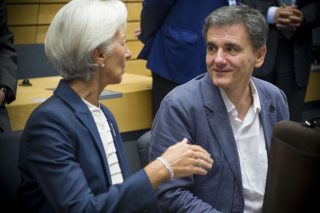 Συντάξεις εμείς, φορολογικά εσείς