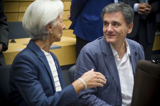 Συντάξεις εμείς, φορολογικά εσείς