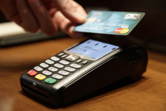 Δέσμευση λογαριασμών για τις χρυσές βίζες