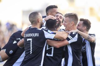 Μοιράζει ευκαιρίες, θέλει νίκη-πρόκριση