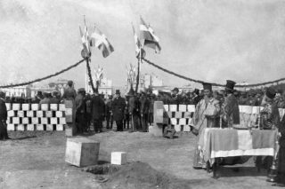 Απο τον Οθωνα και το ανάθεμα στον Βενιζέλο ώς τη χούντα
