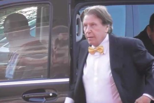 «Βιτρίνες του Ζάχαβι, πατήρ και υιός Πιεμπονγκσάντ»