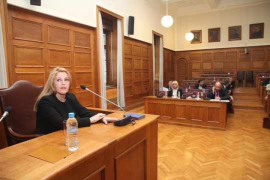 H γραμματέας Χριστοφοράκου «καίει» την κυβέρνηση Σημίτη