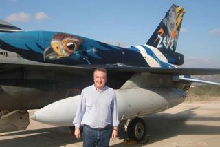 Ανακοίνωσε με… F-16 ο Σταύρος Αρναουτάκης