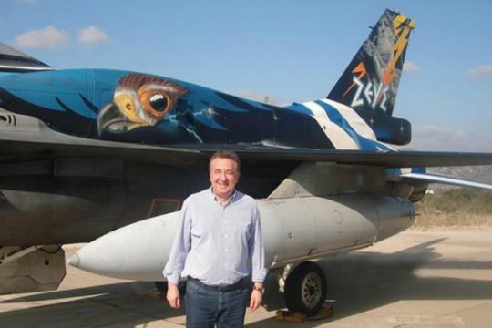 Ανακοίνωσε με… F-16 ο Σταύρος Αρναουτάκης