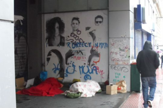 Ανοιχτός θερμαινόμενος χώρος και κουβέρτες από τον δήμο Αθηναίων