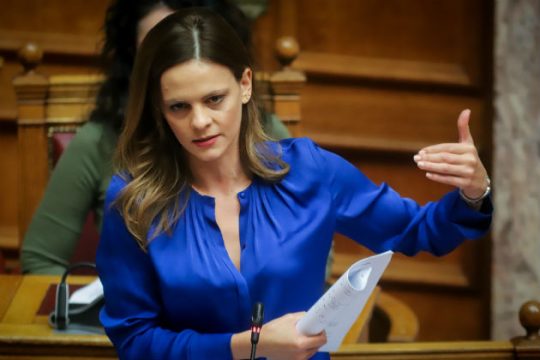 «Χρέος προς τον λαό» τα μέτρα βελτίωσης του εισοδήματος