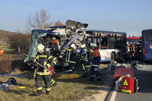 Δεκάδες τραυματίες σε μετωπική λεωφορείων στη Βαυαρία