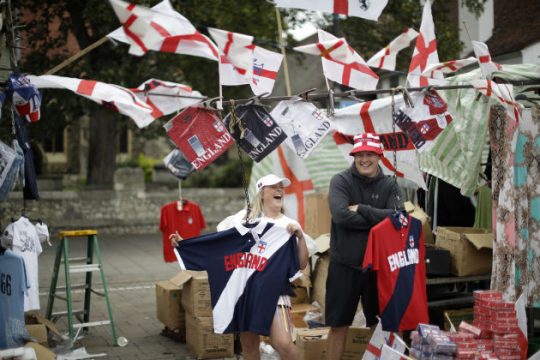 Εξέγερση των συλλόγων ενάντια στο Brexit