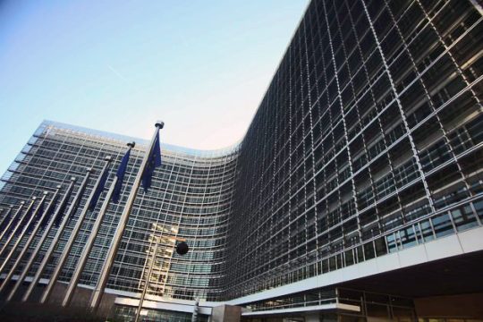 Προειδοποιητικές βολές για κυρώσεις κατά της Ιταλίας