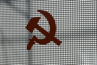 Το σφυρί και το δρεπάνι να καταργηθούν