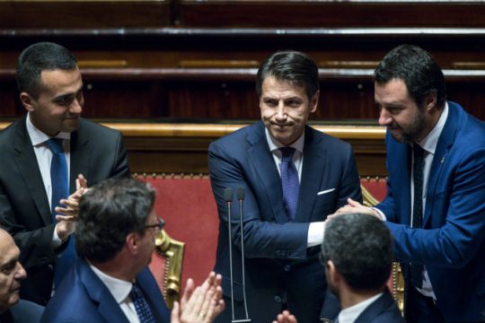 Σιγά μην υπέγραφαν