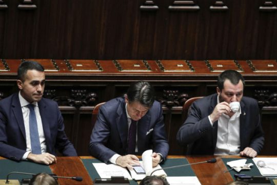 «Αναβολή κυρώσεων» ζητά από την Ε.Ε. η Ιταλία