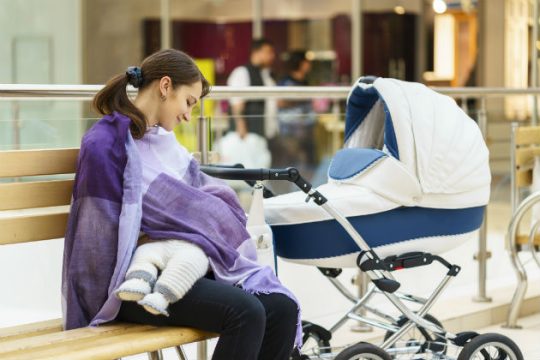 Ταυτόχρονος δημόσιος θηλασμός σε 50 πόλεις
