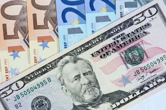 Brexit και Ιταλία «ρίχνουν» την ισοτιμία ευρώ/δολαρίου