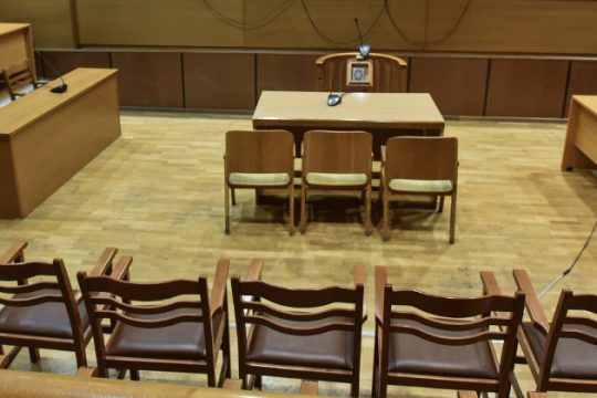 Δολοφονία Παπαγεωργίου: Βίαιη προσαγωγή δύο αστυνομικών ζητά η έδρα