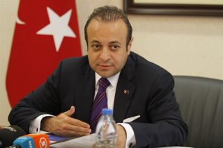 Διάλογος και έμμεσες απειλές