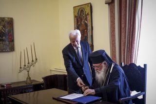 Ούτε πολλά κεράσια ούτε μικρό καλάθι
