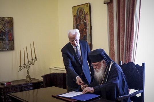 Ούτε πολλά κεράσια ούτε μικρό καλάθι