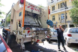 Αναδρομική παράταση συμβάσεων καθαριότητας στους δήμους