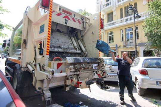 Αναδρομική παράταση συμβάσεων καθαριότητας στους δήμους