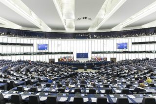 Ενας στους τέσσερις Ευρωπαίους ψηφίζει λαϊκιστικά κόμματα