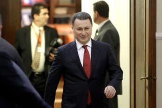 Η αναθεώρηση προχωρά, ο Γκρούεφσκι φυλακίζεται