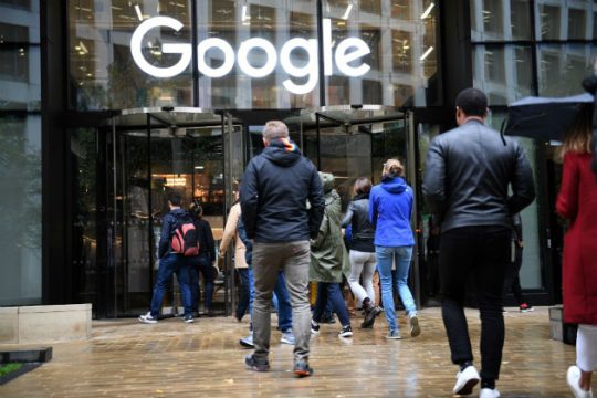 Κινητοποιήσεις στην Google κατά του σεξισμού και της ανισότητας