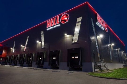 HELL ENERGY: Ο βασιλιάς της παραγωγής και εμφιάλωσης ενεργειακών ποτών στην Ευρώπη