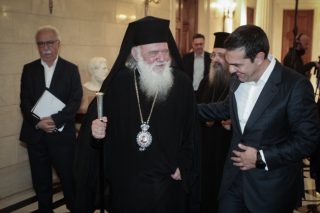 Υποσχέσεις να δακρύζεις από τα γέλια