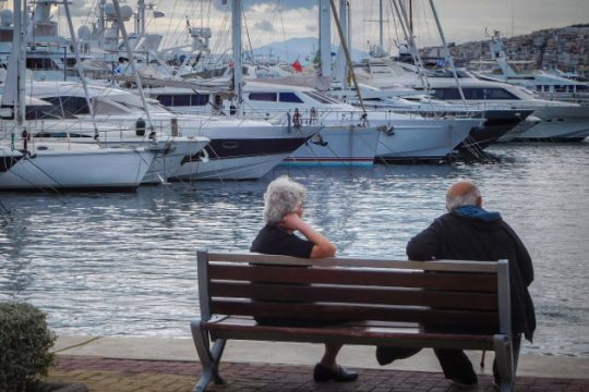 Υπογεννητικότητα και ελλείψεις στην υγεία απειλούν τις δυτικές χώρες