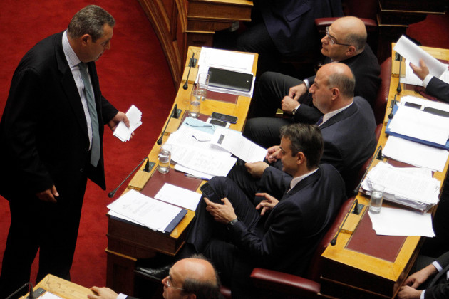 Πέντε ερωτήματα Καμμένου για τα δάνεια της Ν.Δ. και απάντηση από την Πειραιώς