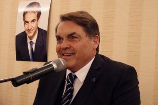 Τον διέγραψαν μεν, τον στηρίζουν δε;