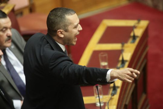 Ο καθείς και τα όπλα του…