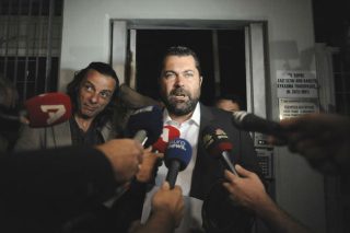 Συνάντηση Κρέτσου με εκπροσώπους τραπεζών για τα οπτικοακουστικά