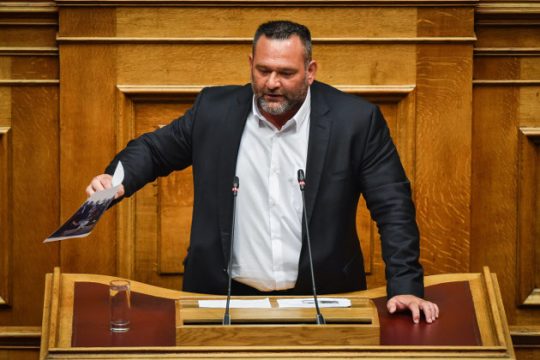 Οι ναζί προκαλούν ξανά στη Βουλή για το Πολυτεχνείο