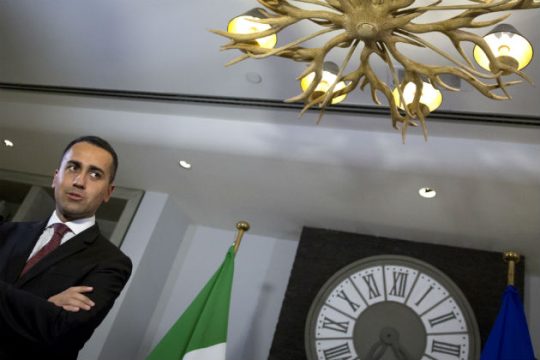 «Οι ευρωεκλογές θα απαντήσουν στην Κομισιόν για τον προϋπολογισμό»