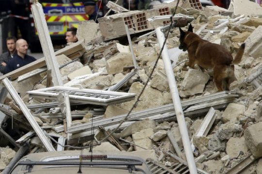 Παραμένουν άγνωστα τα αίτια της κατάρρευσης των κτιρίων στη Μασσαλία