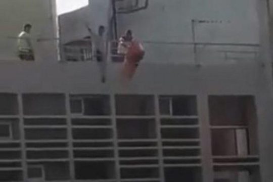 Ρέθυμνο: Μαθητές έκαψαν αλβανική σημαία σε χώρο του ΤΕΙ