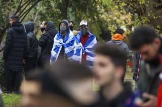 Γι’ αυτούς που αγαπάνε τη χώρα τους