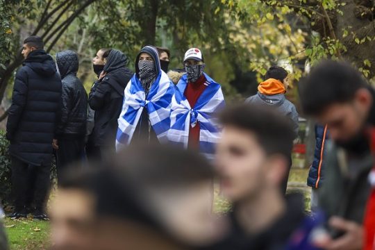 Γι’ αυτούς που αγαπάνε τη χώρα τους