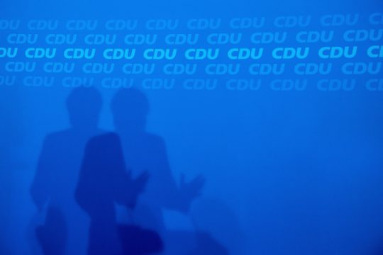 Δώδεκα «δελφίνοι» για τη θέση της Μέρκελ