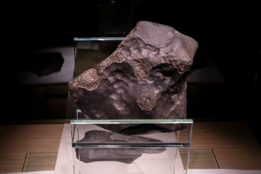 Για πρώτη φορά εκτίθεται ο πρώτος μετεωρίτης που έπεσε στην Ελλάδα