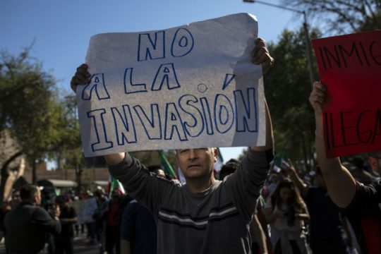 Φώναξαν «έξω» στους μετανάστες στην Τιχουάνα