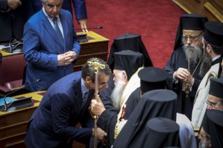 Ο ανίερος ρόλος  του Κυριάκου Μητσοτάκη