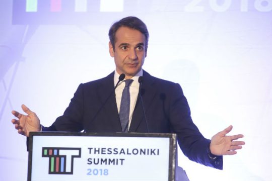 «Παροχολογία που νεκρανασταίνει το “Τσοβόλα δώστα όλα”»