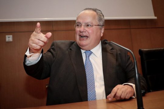 Απαντά με μήνυση στη λάσπη για Σόρος