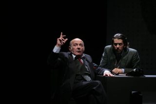 «Σιχτίρ ευρώ και… Relax»